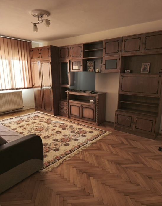 Apartament de închiriat, 2 camere, zona Alfa, decomandat, mobilat, utilat, aer condiționat, centrală termică pe gaz
