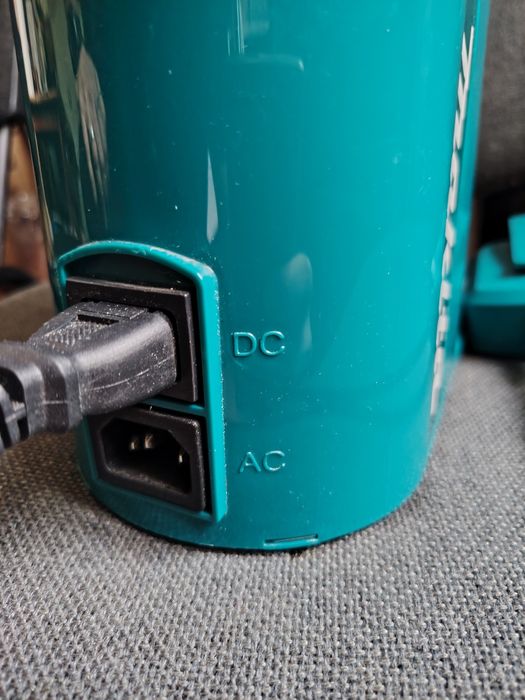 Vând cafetiera MAKITA