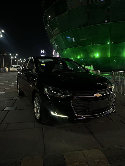 Onix premier 6-pozitsiya qora yurgani 4000