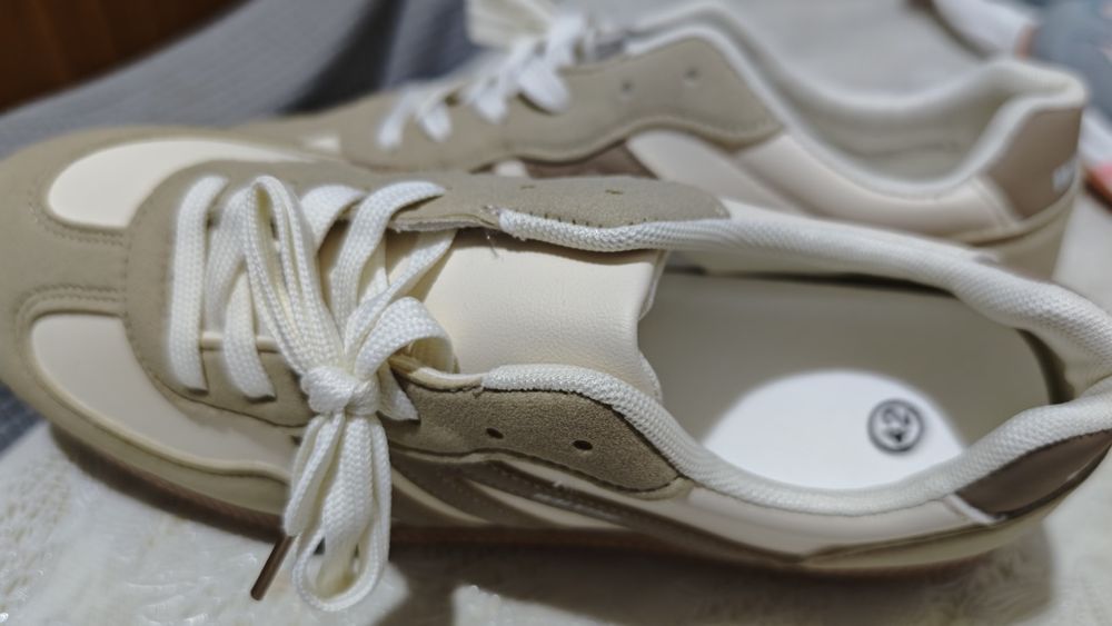 Продам новые кросовки