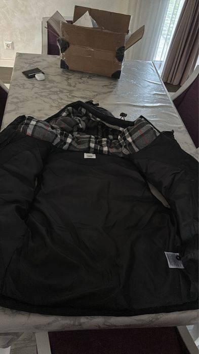 Продава се яке burberry
