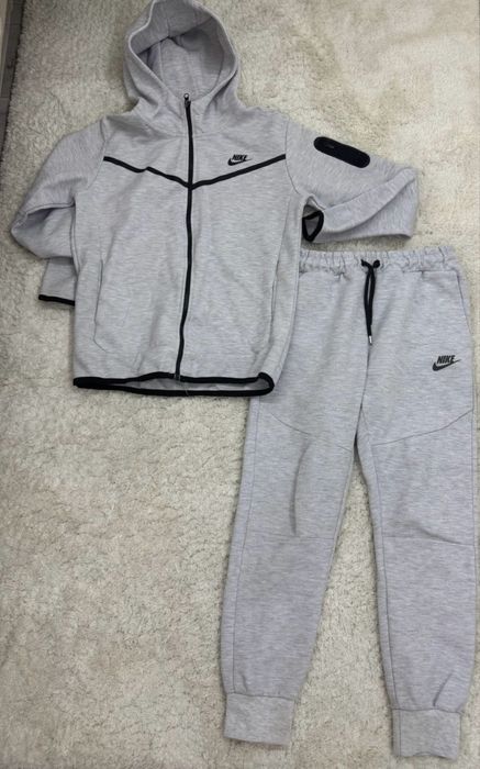 Продам детский костюм на рост  152-158 , в хорошем состоянии 5000тенге