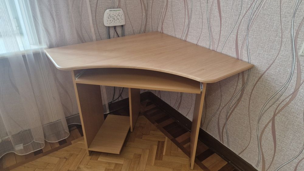 Продам компьютерный стол