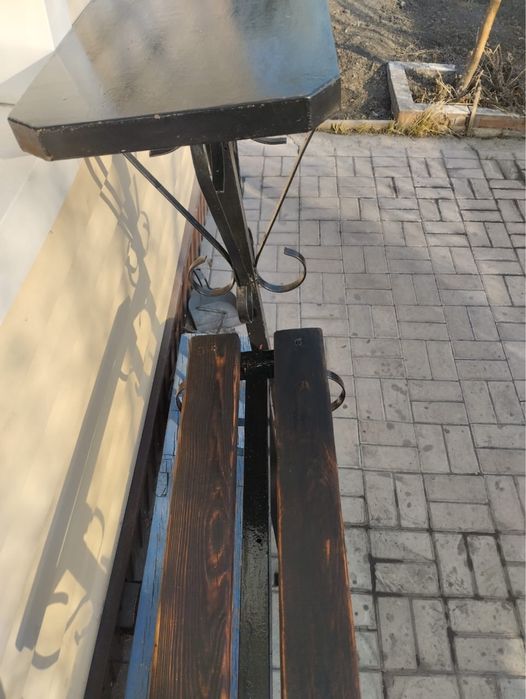 Поминальный стол и лавочка