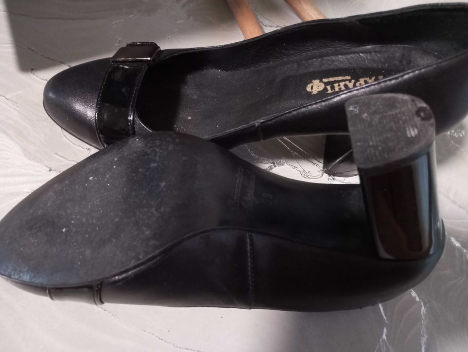 Дамски кожени обувки с ток 9 см