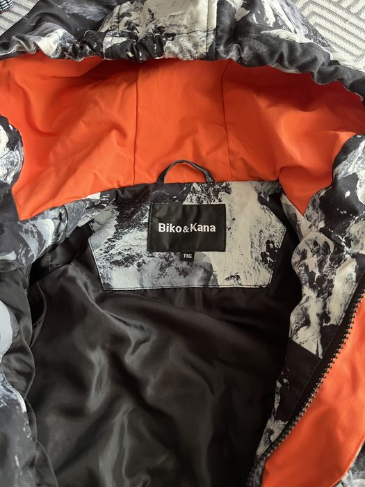 Продам куртку на мальчика.