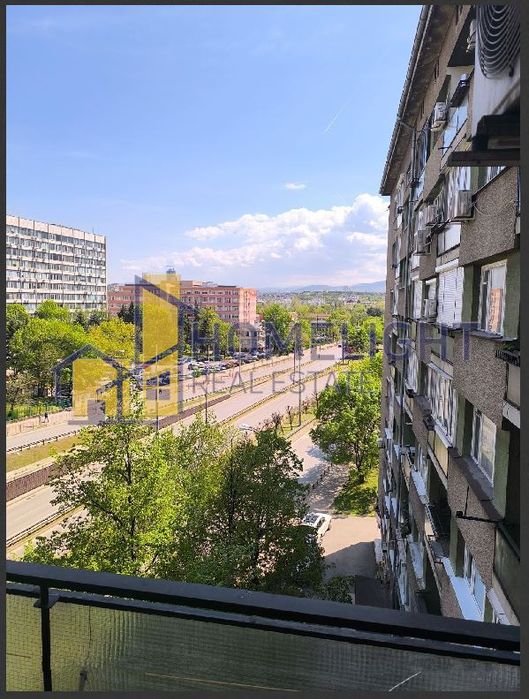 Тристаен апартамент в кв. Хиподрума