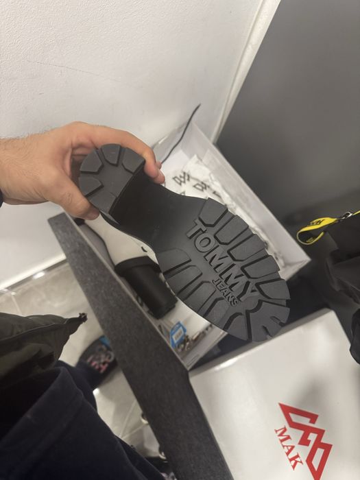 Зимни обувки висок ток TOMMY HILFIGER 39