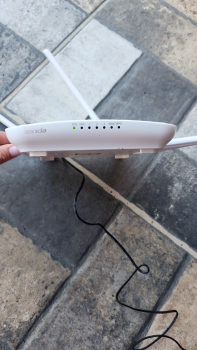 Router functional wireless Tenda cu 4 antene