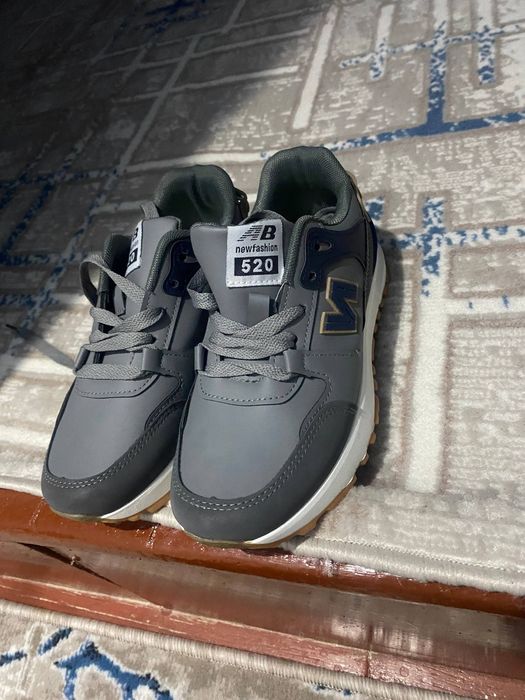 Krasofka oyoq kiyim poyavzal