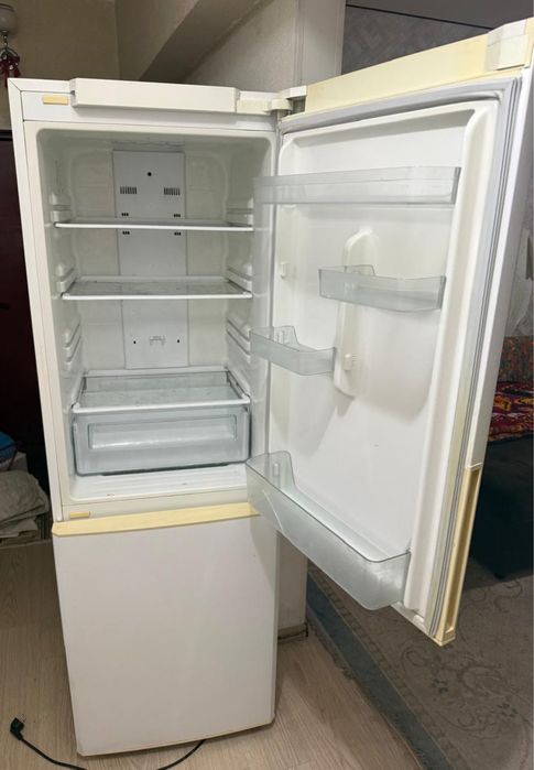 Холодильник Samsung