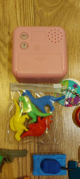 Комплект пособия за училище, гумички, будилник, ножичка, спинер, 20 лв