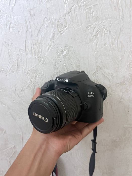 Фотоаппарат Canon EOS 2000D