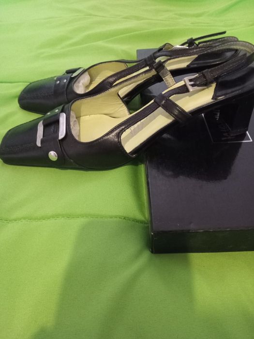 Летни обувки запаени 37 номер общо  за  60 лева