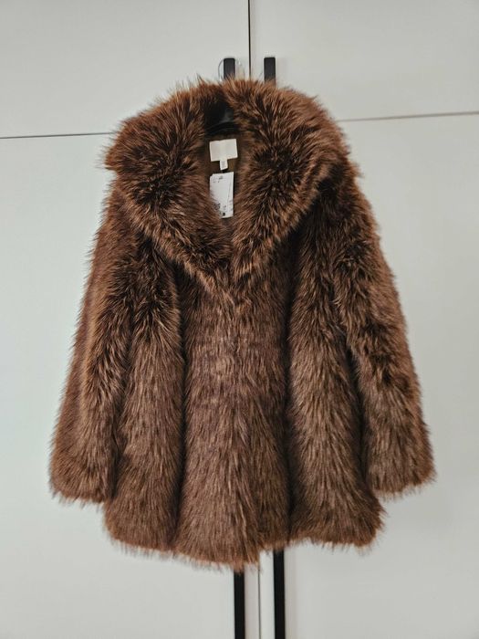 Луксозно уголемено палто на Нм. Ново с етикет.