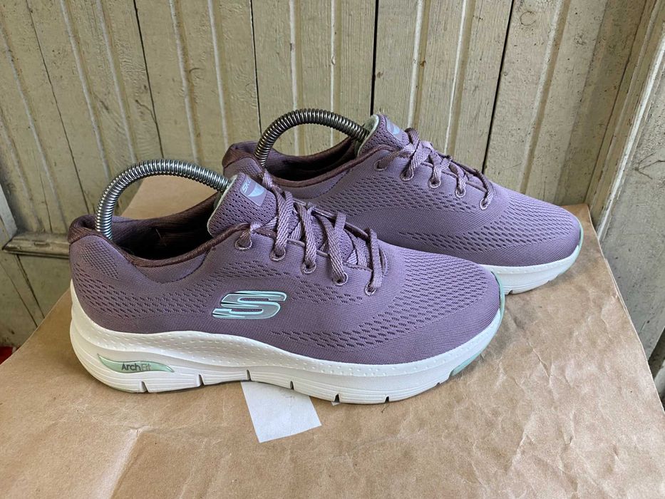 ''Skechers Arch Fit''оригинални маратонки 40 номер