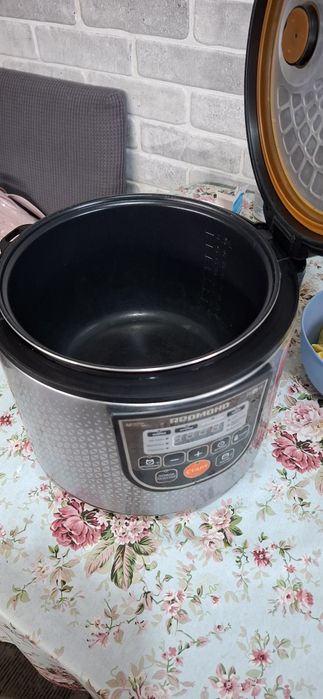 Мультиварка Redmond