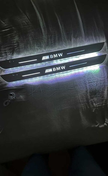 LED лайсни за прагове на автомобил