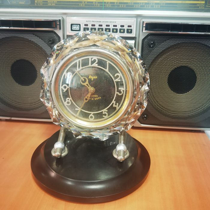 Ретро настолен часовник "Маяк" (СССР, 60-те/70-те)