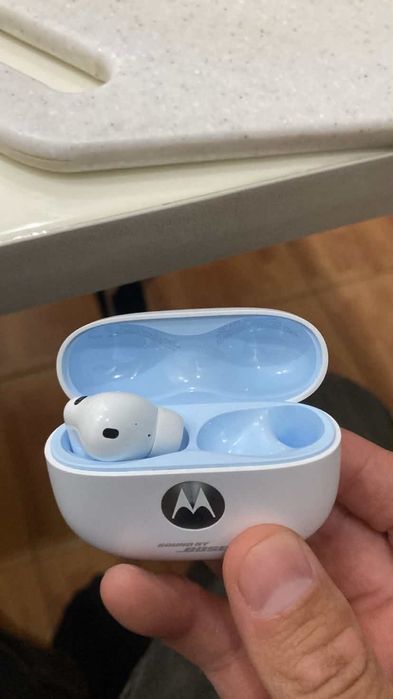 Motorola Moto Buds 2 Plus  колобарация BOSE