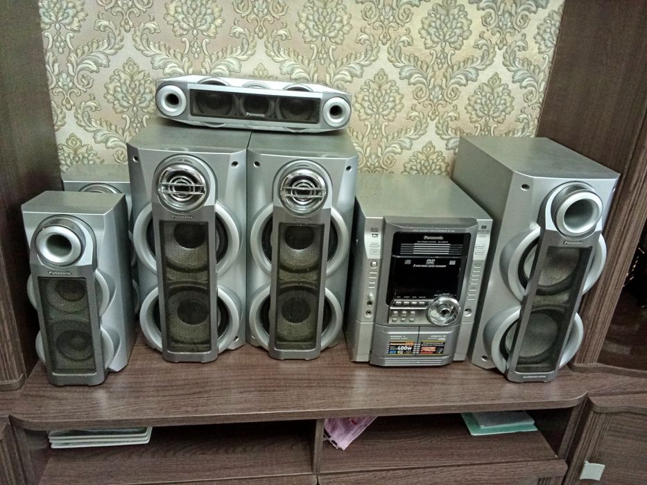 Продается музыкальный центр