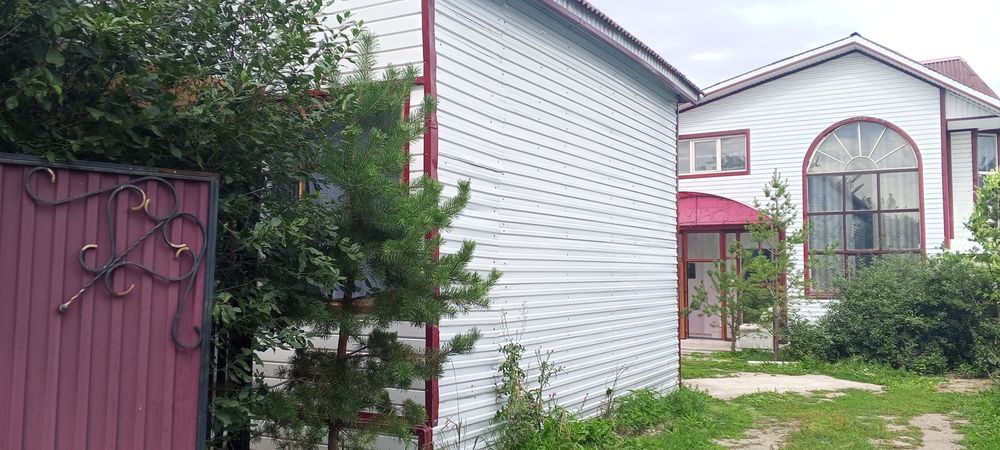 Продам 3 дома на одной территории