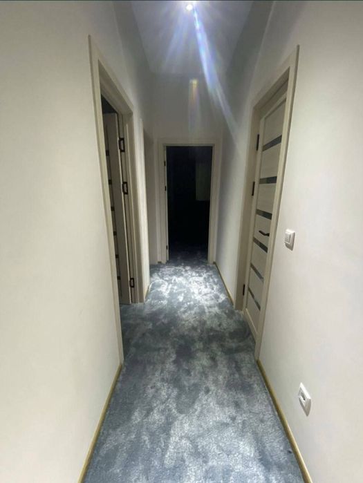 Продаётся 2-комнатная квартира в новостройке, рядом с Юнусабадом.