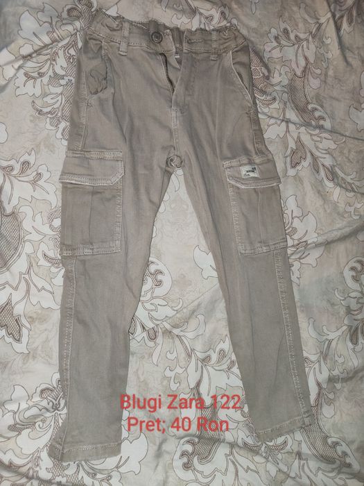 Blugi noi pentru copii.