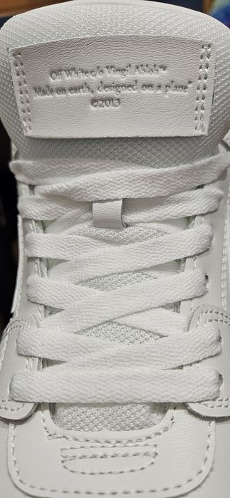 Adidasi out of office triple white