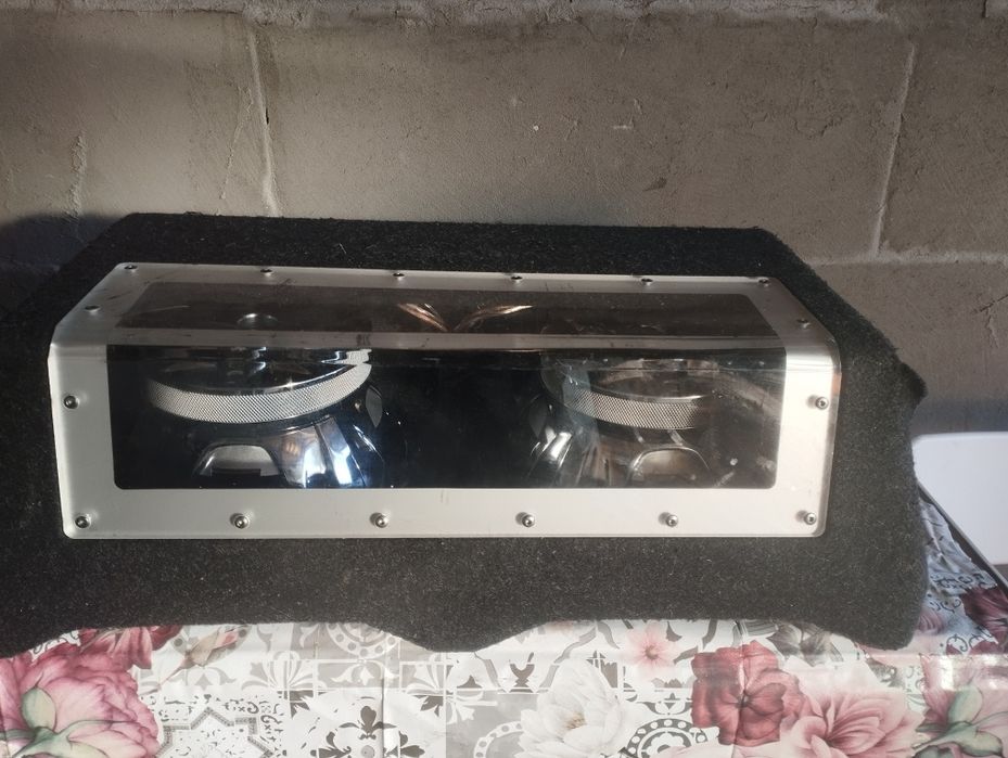 De vânzare boxe și un subufar