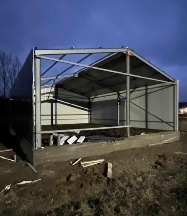 Vand hală metalică 10 X 40