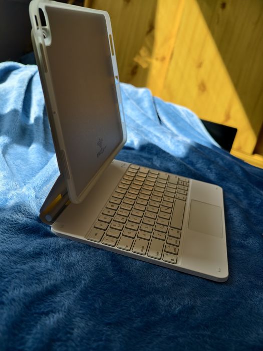 Калъф с клавиатура за iPad Pro 13 M4/M5 ESR Rebound Magnetic Keyboard Case 360 - бял