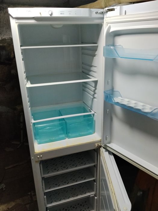Холодильник рабочий