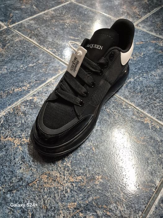 Aadidasi Alexander mcqueen