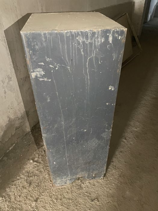 Продам сейф не новый но прочный