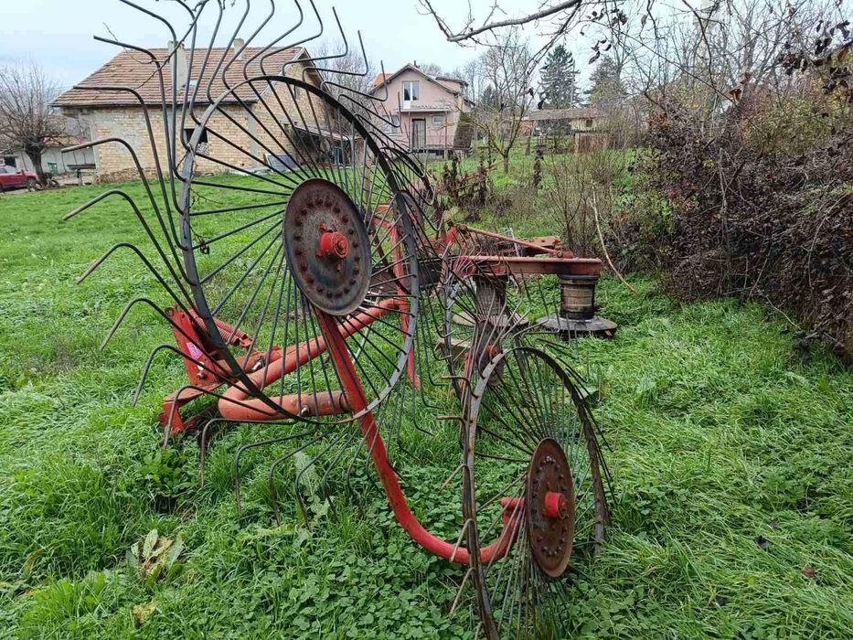 Продавам трактор владимировец