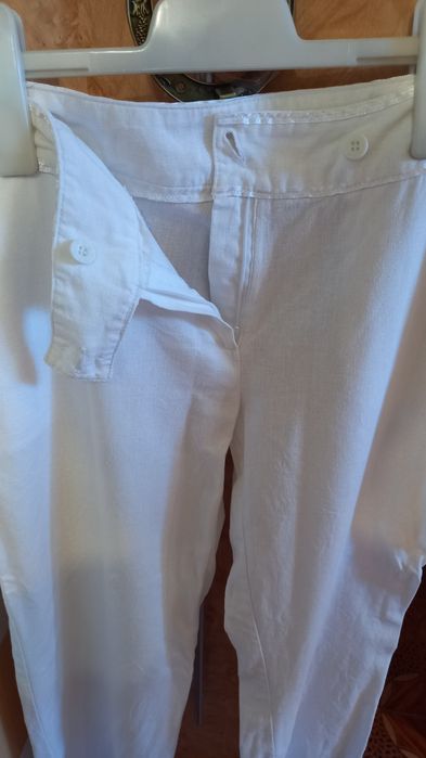 Vand pantaloni albi de vara, dama,din in+ vascoza,stare perfecta,nr 44