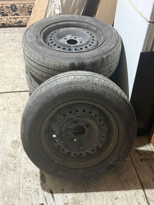 Продам летний комплект шины
