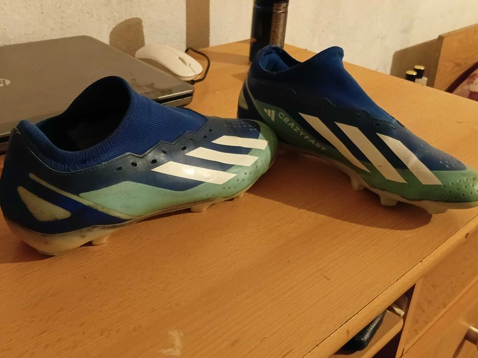 ghete de fotbal.