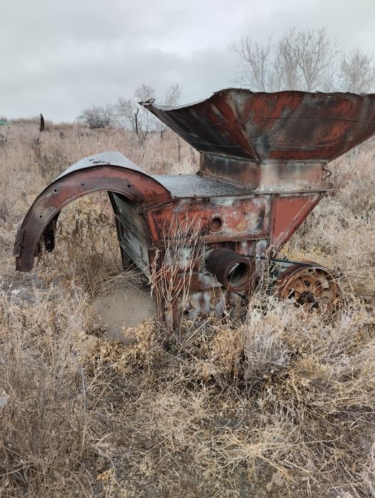 Сенодробилка работает от трактора