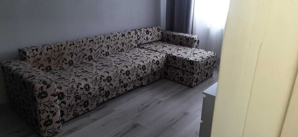 Vând colțar  în stare bună 300 ron cu spațiu de depozitaren