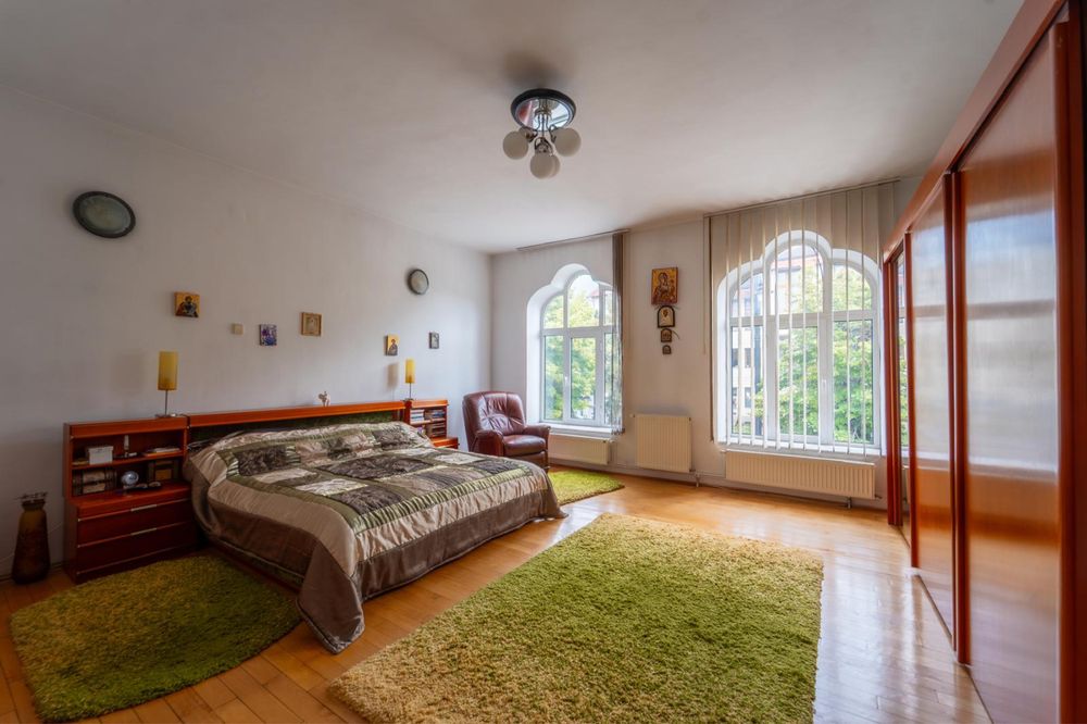 Proprietar vand vila in stil neoromanesc Campulung Muscel Arges
