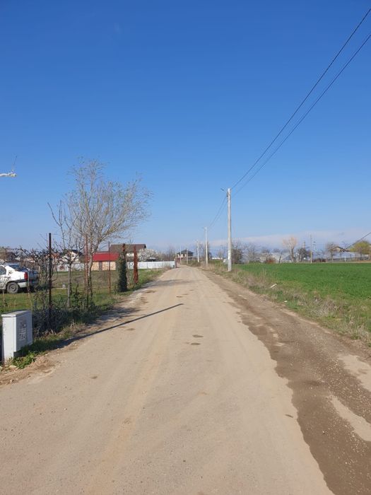 Vând teren în Dobreni
