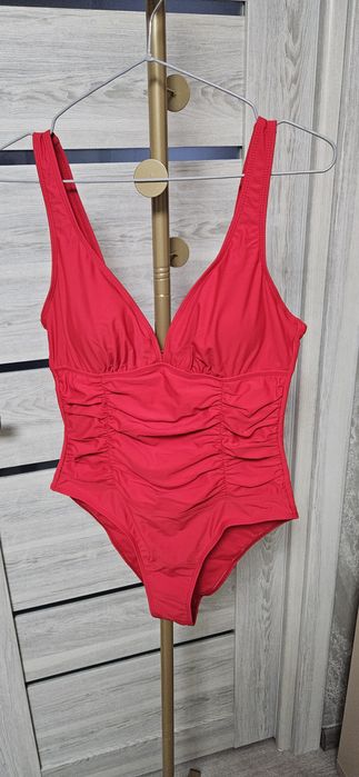 Costum de baie rosu