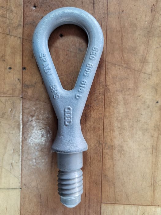 Крюк буксировочный AUDI A4-A6 с 2001 по 2011год