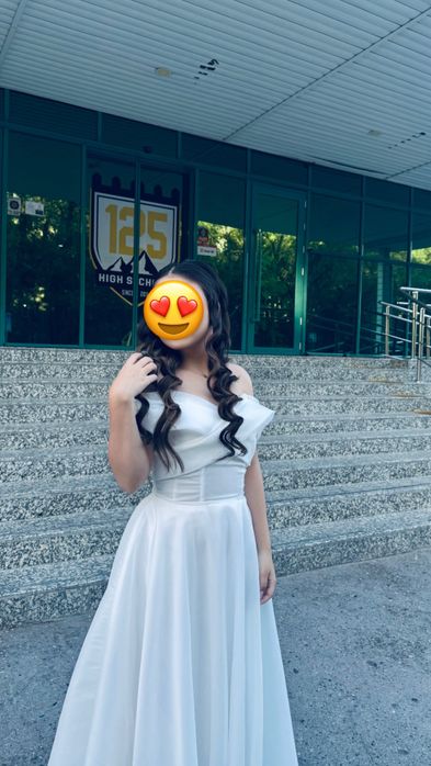 Белое платье на 25 мая одевала только 1 раз