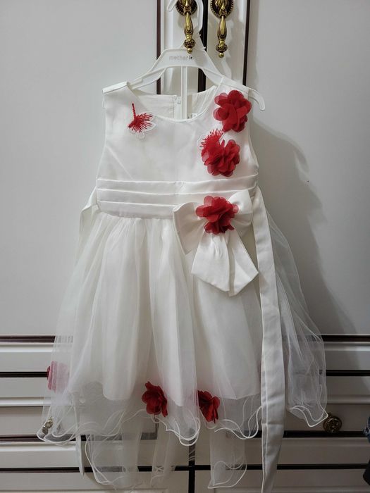 Продам платье для девочки 80 см