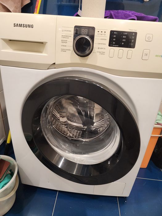 Продам стиральную машинку samsung