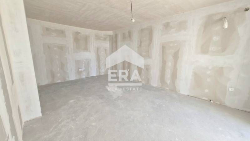 Тристаен апартамент  за продажба в луксозен жилищен комплекс на брега