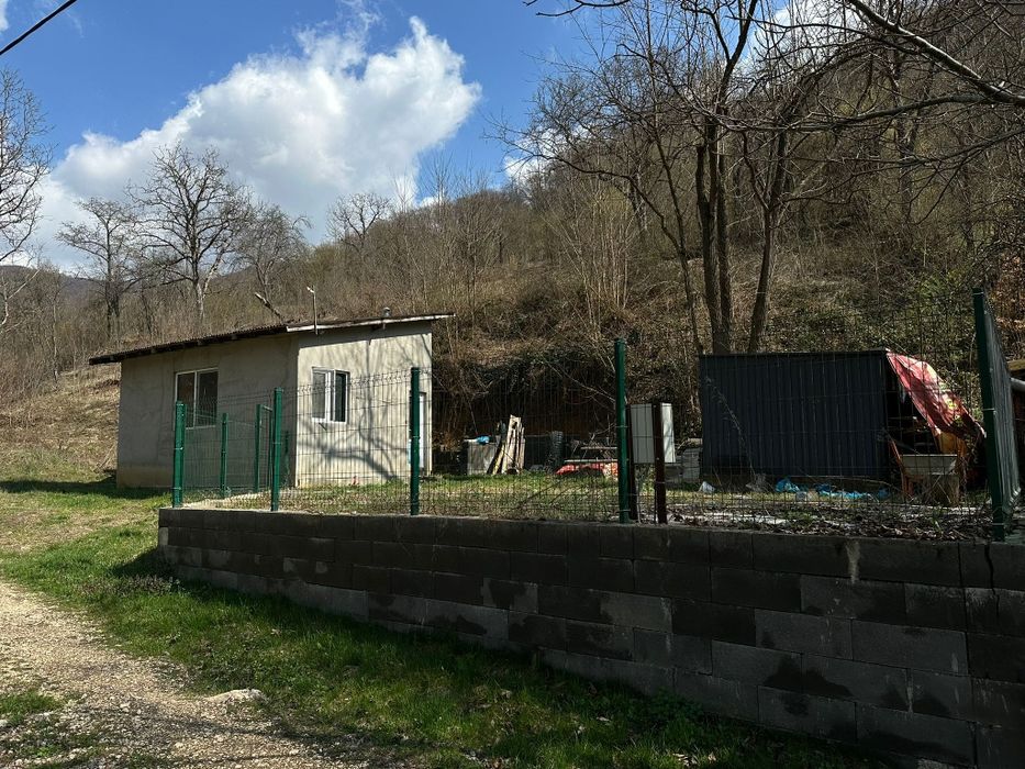 Casa și teren de vânzare